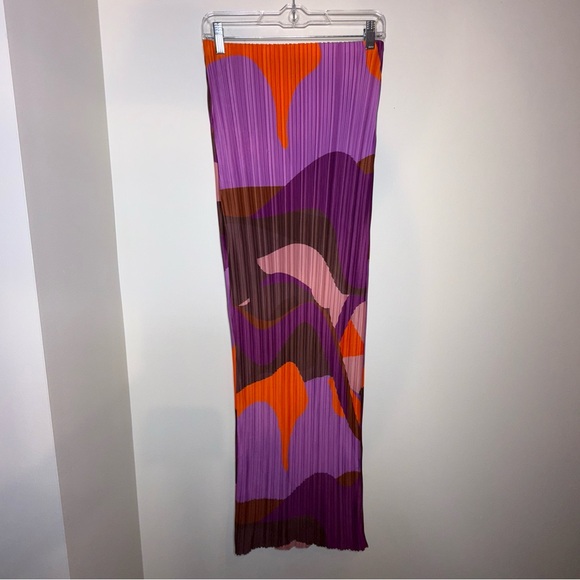 PrettyLittleThing PINK PRINT PLISSE MAXI SKIRT - Picture 3 of 7